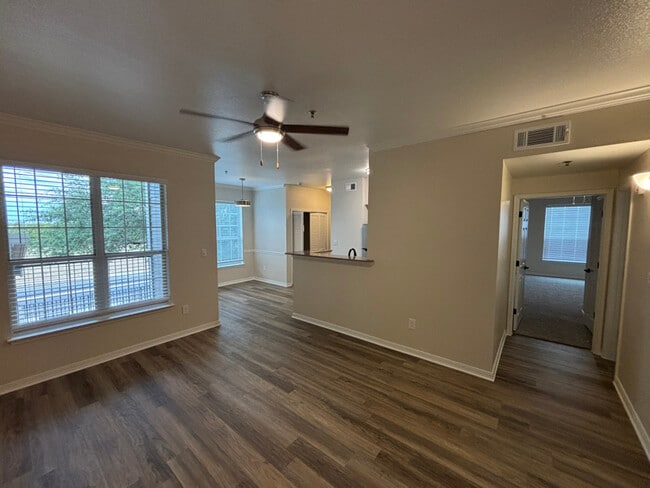 250 S Stagecoach Trail unit b4, San Marcos, TX 78666 - photo 6