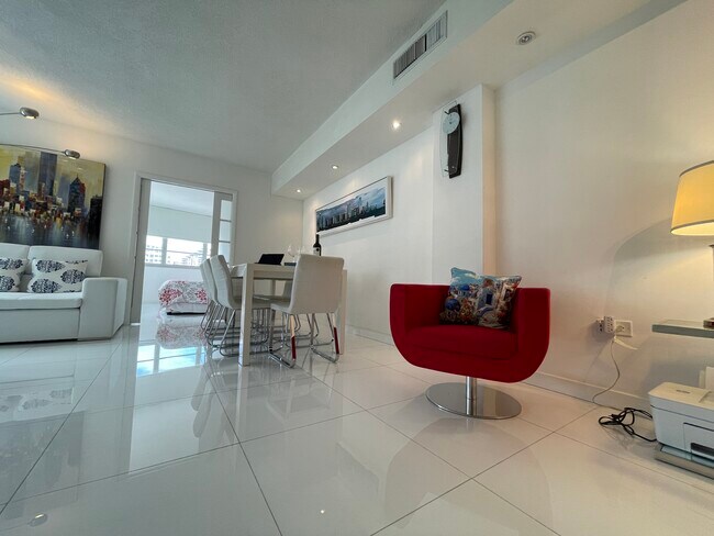 Four Ambassadors Tower 4 unit 470-71, Miami, FL 33131 - photo 6