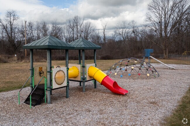 Bushnell Elementary School, Playground.