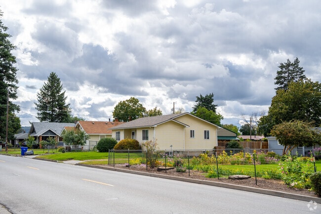 Homes in Millwood have green lush gardens in the fall months.