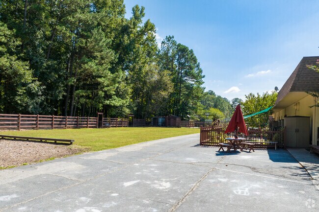 Riverstone Montessori Academy has a student-teacher ratio of 16:1.