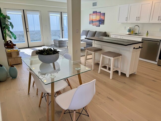 2520 5th St unit D, Santa Monica, CA 90405 - photo 2