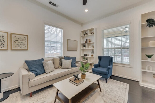 909 Elsbeth St unit ID1019507P, Dallas, TX 75208 - photo 2