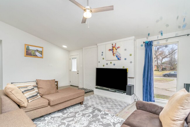 3057 Dothan Ln, Dallas, TX 75229 - photo 4