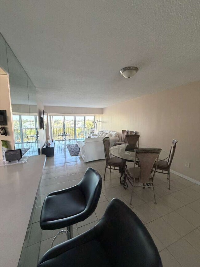 9180 Fontainebleau Blvd unit 401, Miami, FL 33172 - photo 3