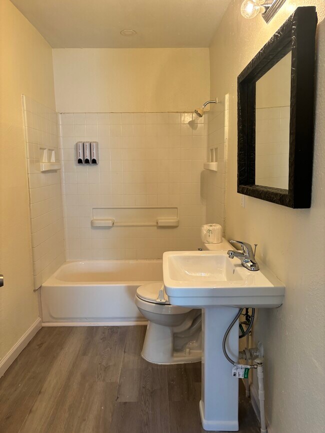 2225 W Olmos Dr unit 2, San Antonio, TX 78201 - photo 4
