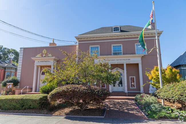 Orgyen Dorje Den is a Tibetan Buddhist center in the Nyingma tradition in Downtown Alameda.