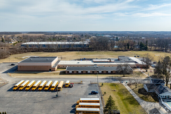 A close entrance makes pickups and drop-offs at Clinton Elementary School easy.