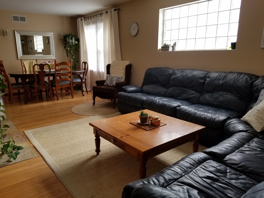 121 Grove Ave unit 1, Fox River Grove, IL 60021 - photo 1