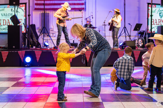 A young Sheridan mother teaches her daughter some moves at the Barn Dance & Chili Contest.