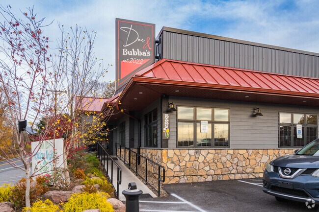 Doc & Bubba's is ready to serve delicious delights to Brecknock, PA's residents and travelers.