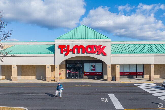 MacArthur Road is where Hokendauqua locals find large retailers.