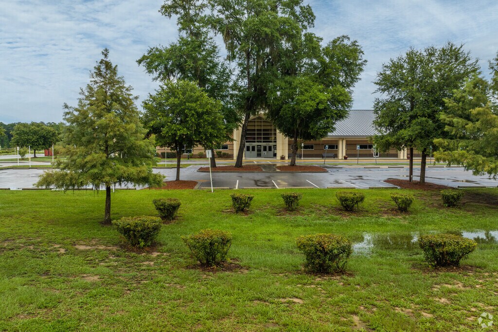 River Ridge Academy has a 16 to 1 student teacher ratio.