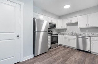 42nd St Apartments, Davenport, IA 52806 - photo 4
