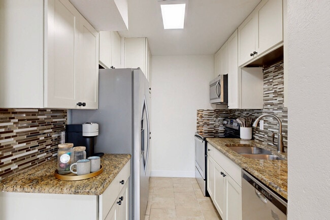 5757 Martel Ave unit A12, Dallas, TX 75206 - photo 4