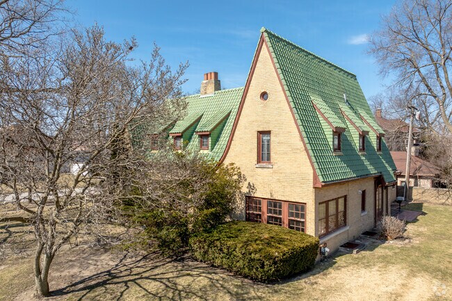 The downtown area in Pontiac features a number of high-end custom homes.