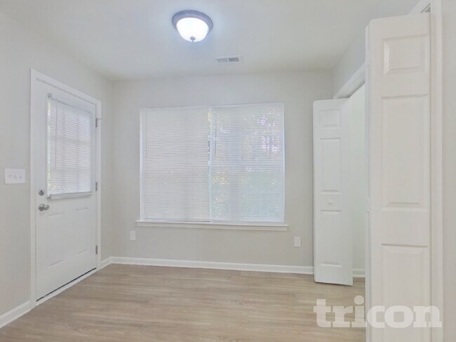 5020 Osage Cir, Charlotte, NC 28269 - photo 4