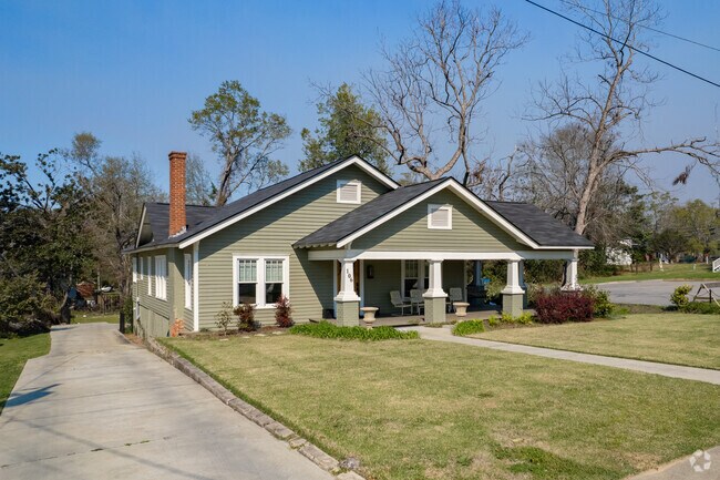 Many homes in Vidalia are renovated bungalows.