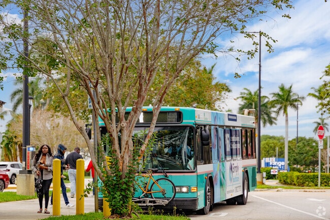 Banyan Cay residents have the convenience of several nearby bus lines.