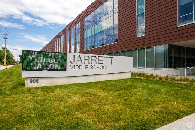 Jarrett Middle School is a public 6th through 8th grade school.