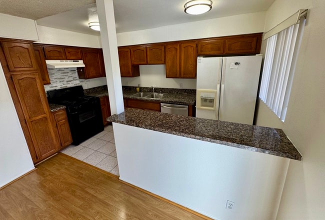 1248 Mariposa St unit 201, Glendale, CA 91205 - photo 2