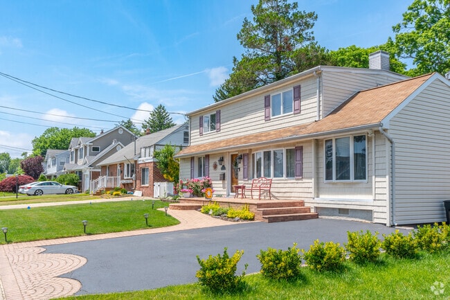 A mix of colonial and ranch style homes comprise the residential neighborhood of Farmingdale.