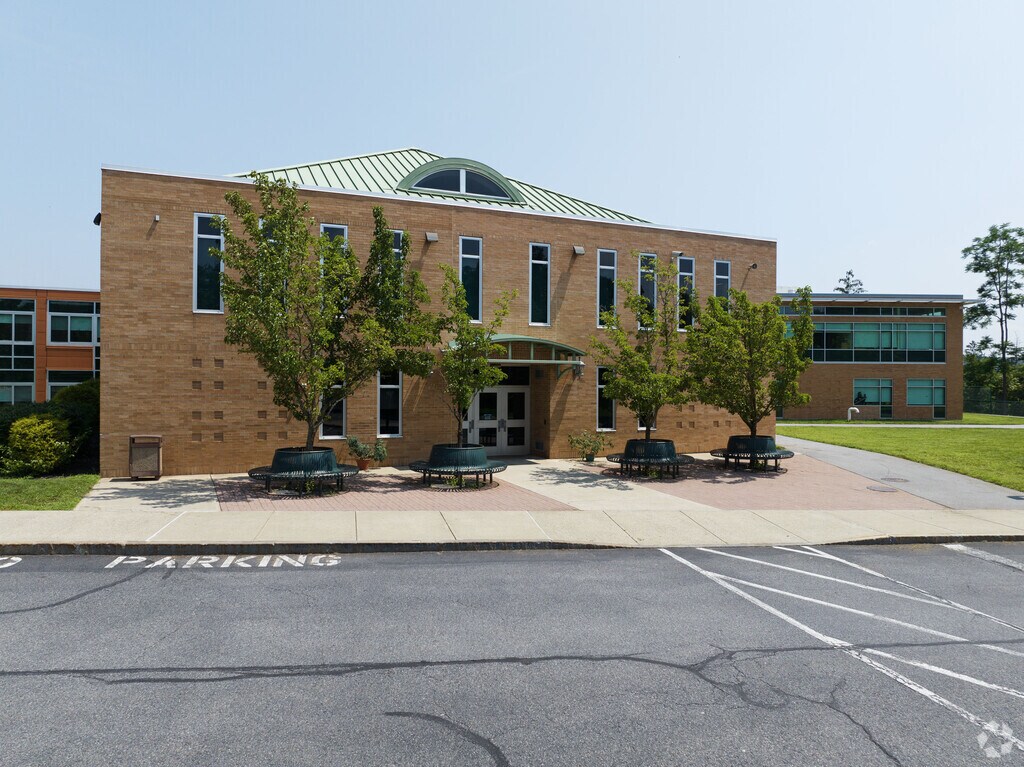 Schuylerville Middle School serving the grades of 6-9 in the county of Saratoga County.