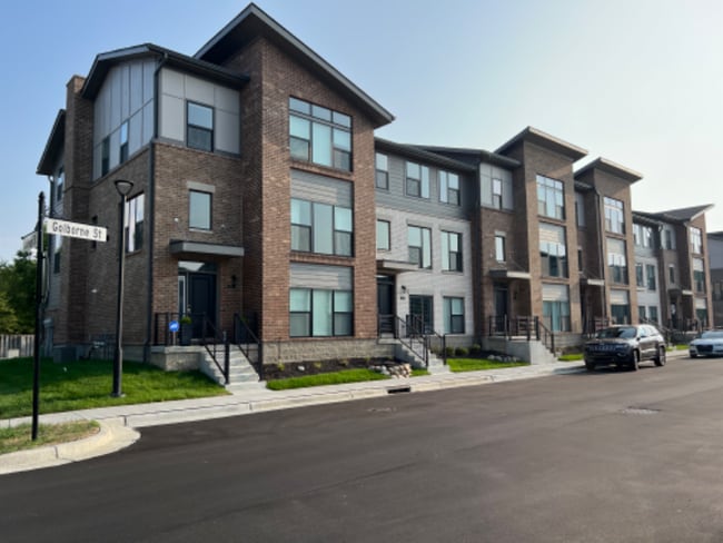 677 Golborne St, Carmel, IN 46032 - photo 2