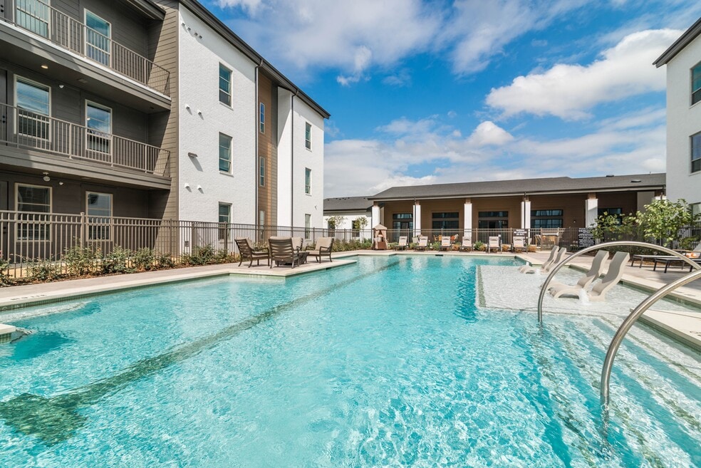 Album Benbrook 55+ Active Adult Apartment Homes, Benbrook, TX 76126 - photo 1