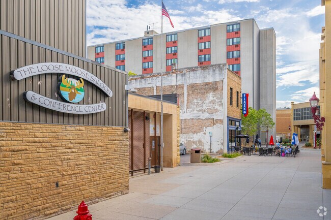 The Loose Moose is a casual eatery near the Blue Earth Park neighborhood.