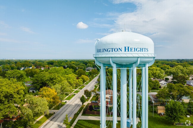 Arlington Heights has an estimated population of 73,320 residents.
