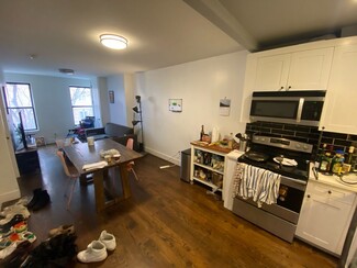 425 S 5th St Unit 3, Brooklyn, NY 11211