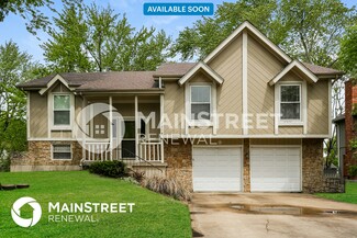 2114 E Stratford Rd, Olathe, KS 66062