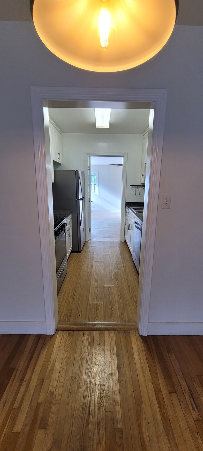 12219 Ocean Park Blvd, Los Angeles, CA 90064 - photo 4