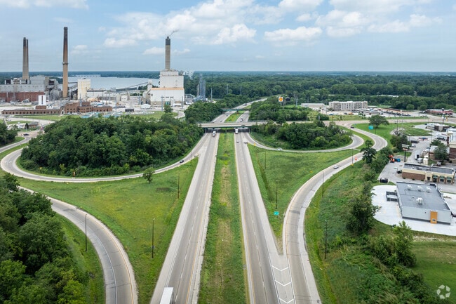 The interstate makes commuting to downtown Springfield a breezy for Lake Shore residents.