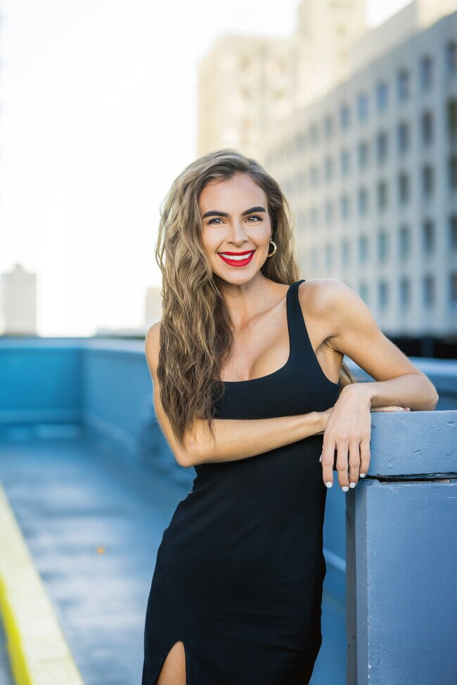 Agent Photo