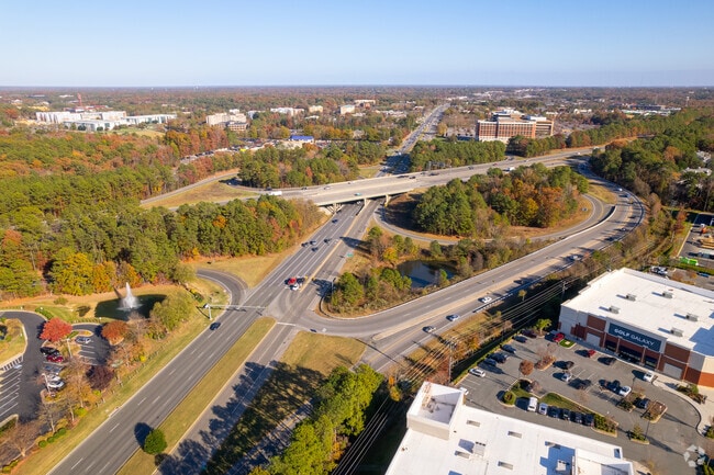 Short Pump, VA has quick access to the I-64 expressway in Glen Allen, VA.