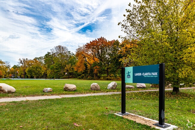 Welcome to Lahser-Clarita Park located in the Holcomb Community of Detroit, MI.