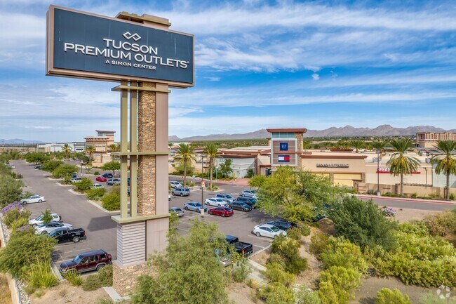 Discover unbeatable deals at Tucson Premium Outlets, the ultimate shopping mall in Marana.