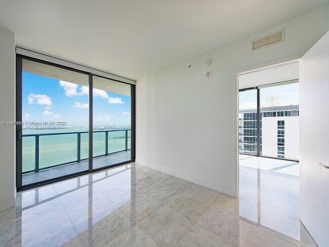 Icon Bay unit 3608, Miami, FL 33137 - photo 5