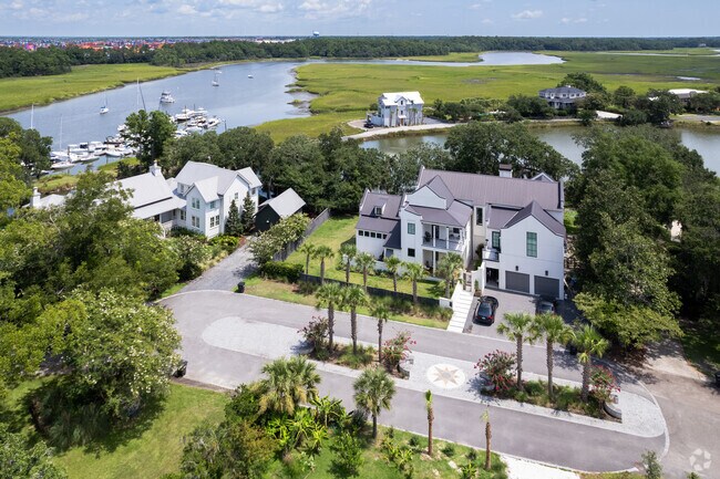 Custom homes can be found all throughout Hobcaw Point.