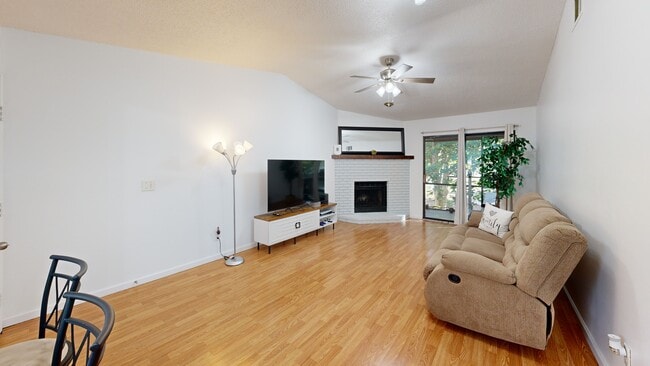 1724 Foxhall Cir unit 408, Kissimmee, FL 34741 - photo 2