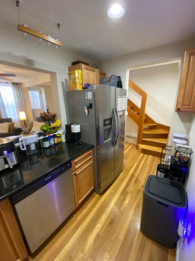 470 E 3rd St unit 1, Boston, MA 02127 - photo 3