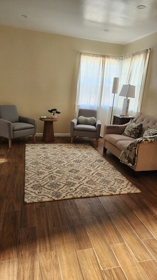 2320 Cerritos Ave, Signal Hill, CA 90755