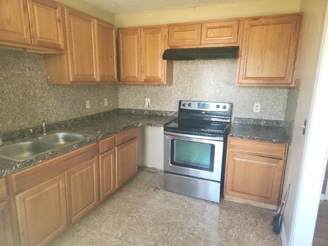 1141 15th Way SW, Birmingham, AL 35211 - photo 4