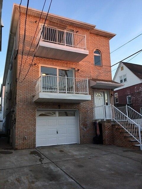 2 Casper Ct, Jersey City, NJ 07305