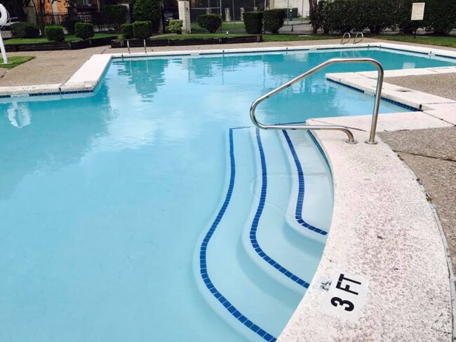 206 Plaza Verde Dr unit D23, Houston, TX 77038 - photo 2