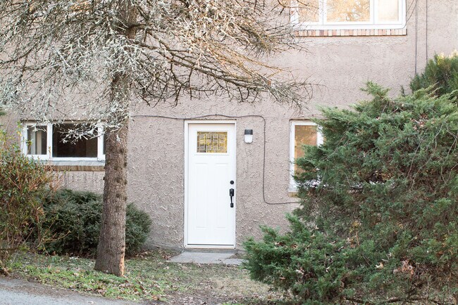 803 Diamond Ct unit 2, Fairmont, WV 26554 - photo 3