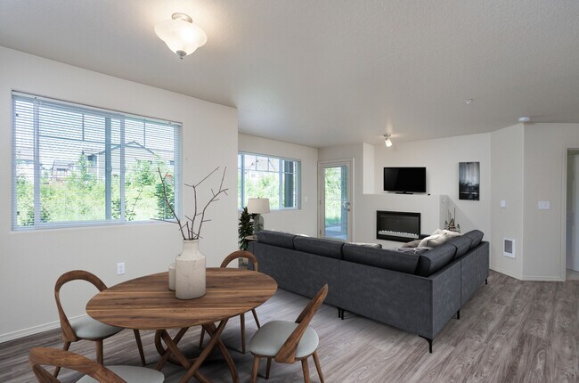 Edgewater Apartments, King City, OR 97224 - photo 3