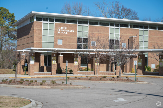 Oliver Elementary School has a Niche score of B-.
